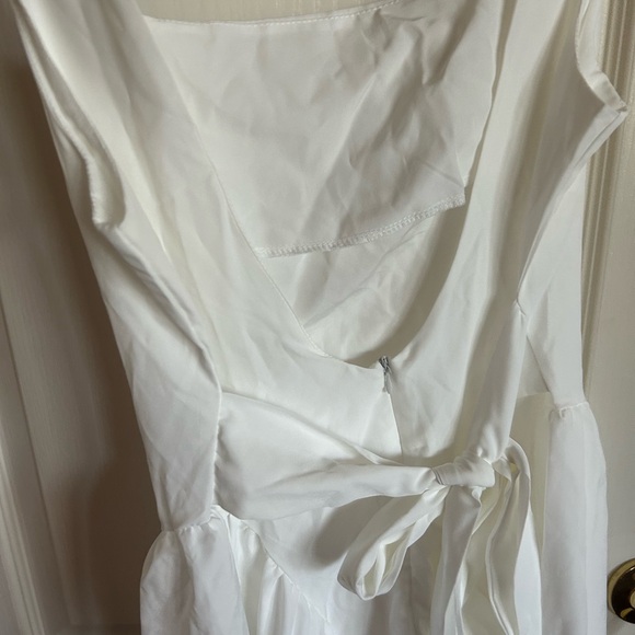 Square neck tank white mini dress backless bow fit and flare size medium NEW - Picture 10 of 11